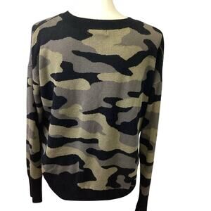Isaac Mizrahi Medium Camouflage Long Sleeve Crew Neck Viscose Pullover Sweater